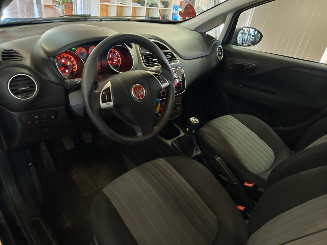 Fiat Punto 1.2 8V 5 porte Street 130 Mila chilometri ok neopatentati Fiat Punto 1.2 8V 5 porte Street 130 Mila chilometri ok neopatentati