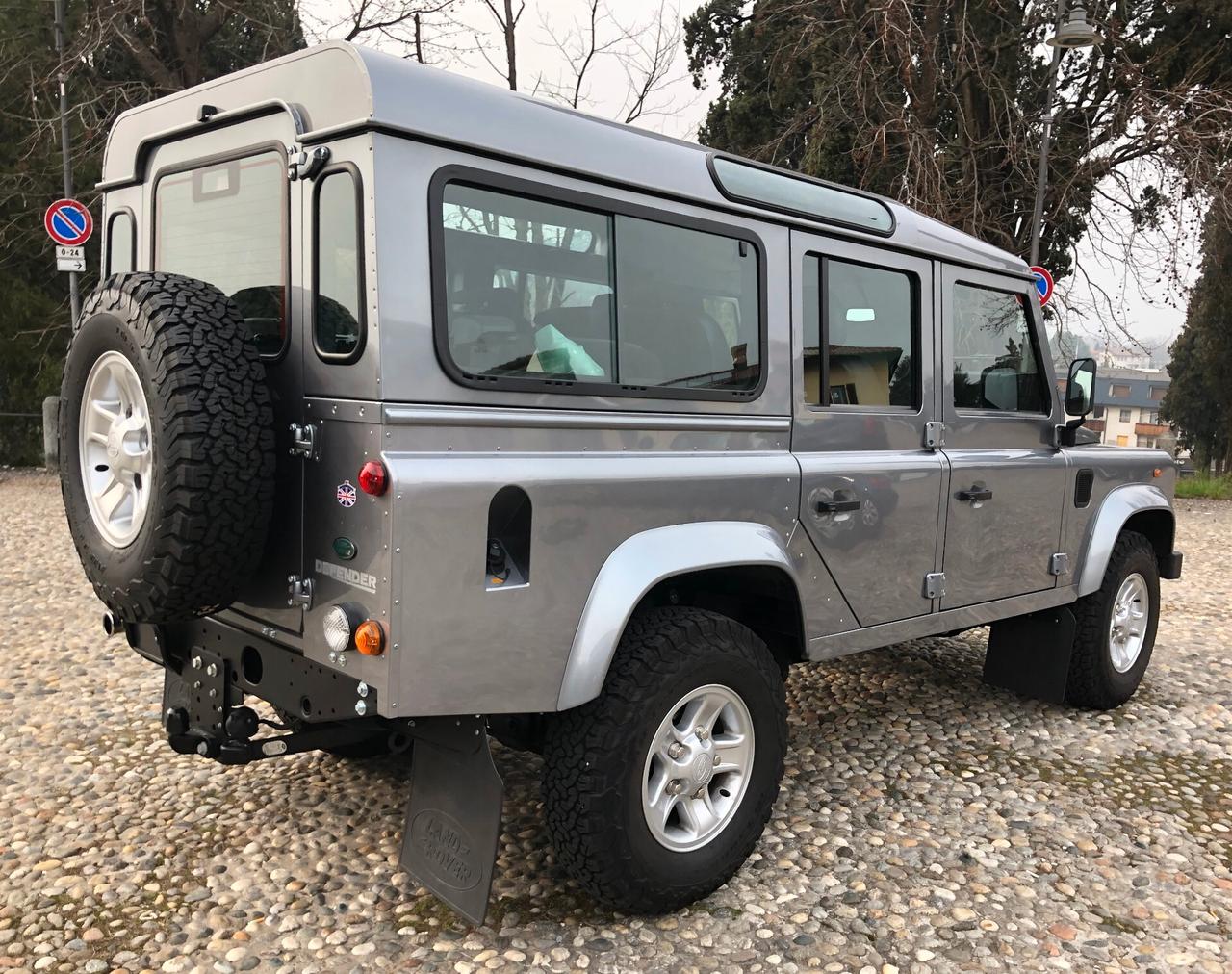 Land Rover Defender 110 2.2 TD4 Station Wagon N1 7posti gancio traino