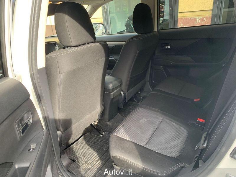 Mitsubishi Outlander Outlander 2.2 DI-D 4WD Instyle Plus SDA 7 posti (PROMO)