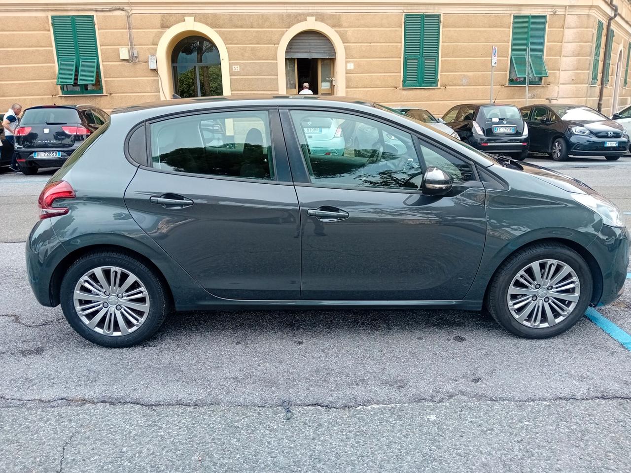 Peugeot 208 PureTech 82 5 porte Allure