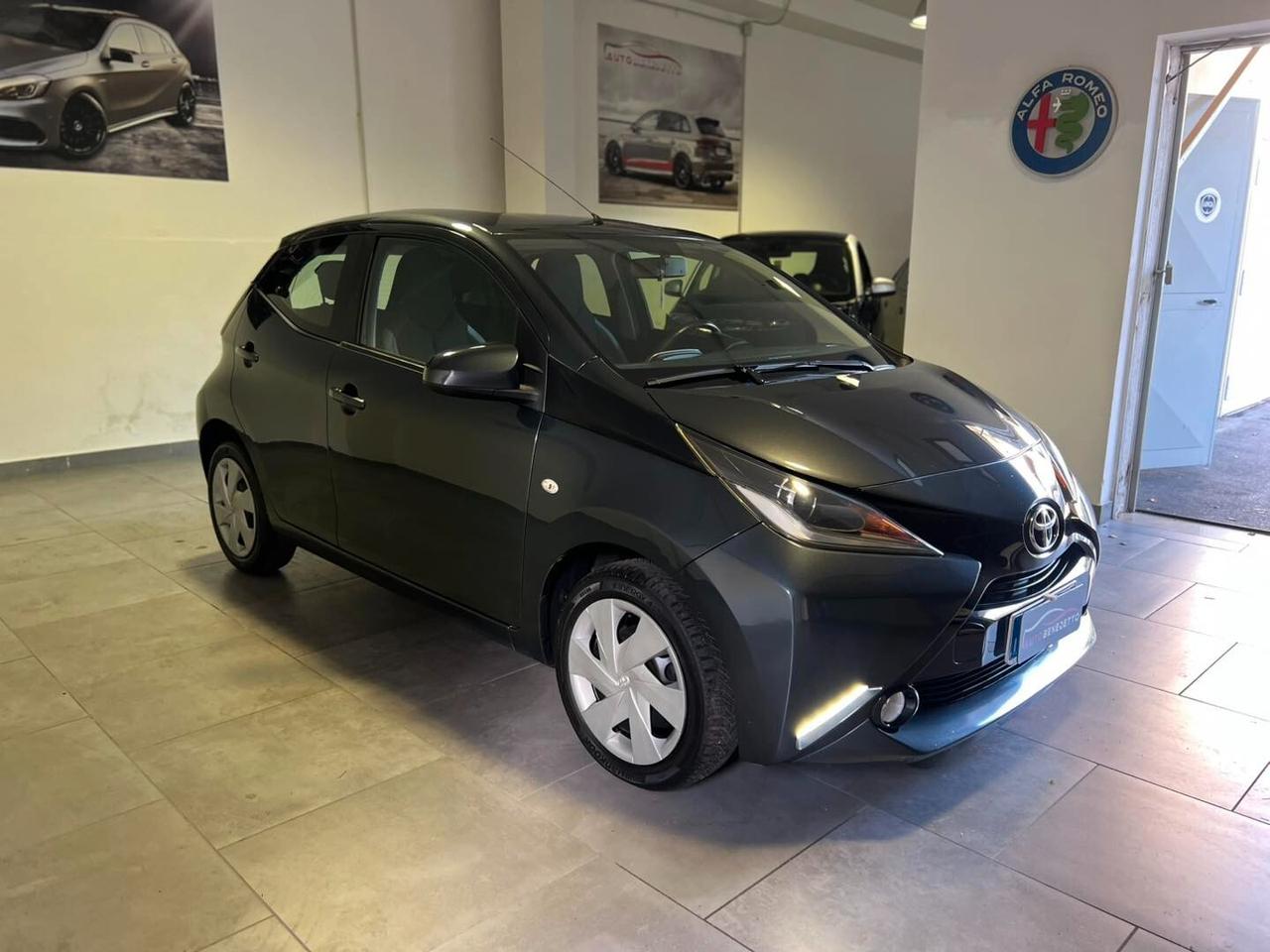 Toyota Aygo 1.0 VVT-i 69 CV 5 porte x-play