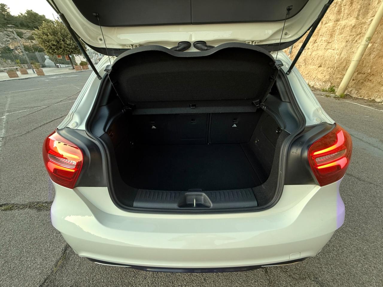 Mercedes A 200 136 CV Premium/NIGHT EDITION/TETTO