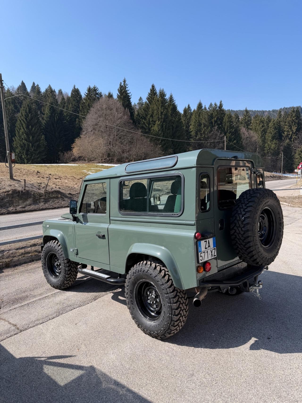 Land Rover Defender 90 2.4 TD4 Station Wagon SE