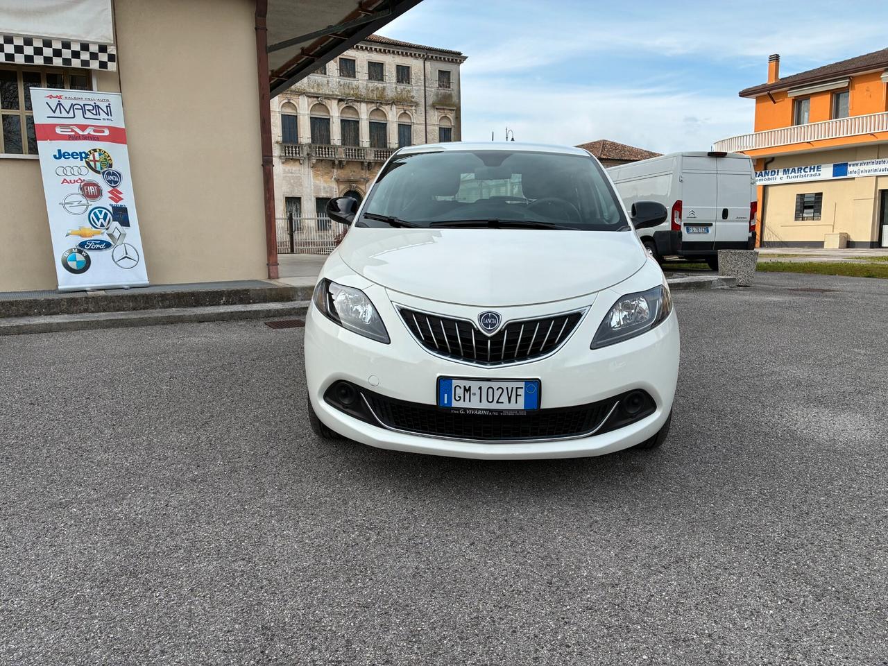 Lancia Ypsilon 1.0 FireFly Hybrid Silver