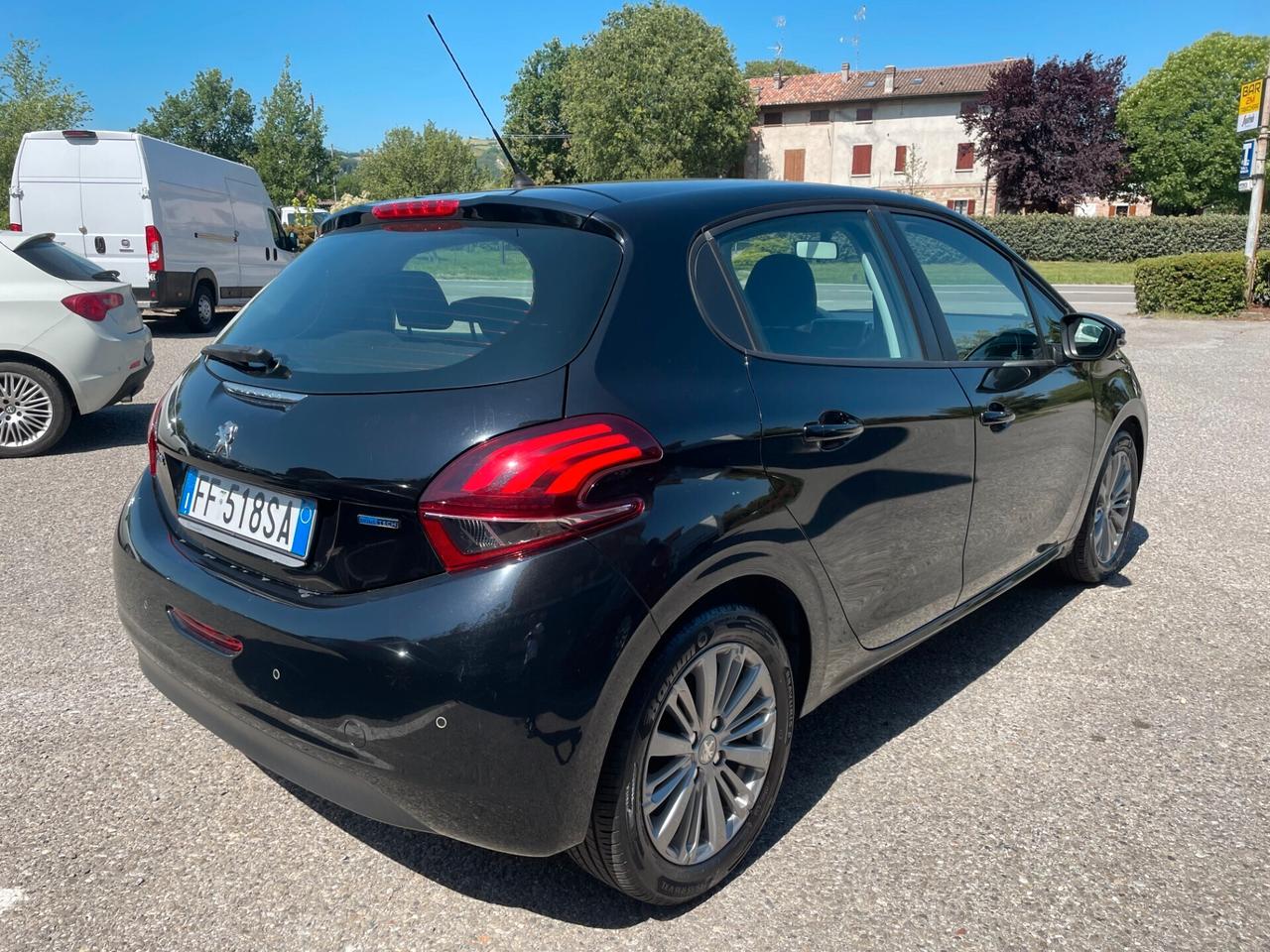 Peugeot 208 PureTech 82 5 porte Allure DISTRIBUZIONE NUOVA