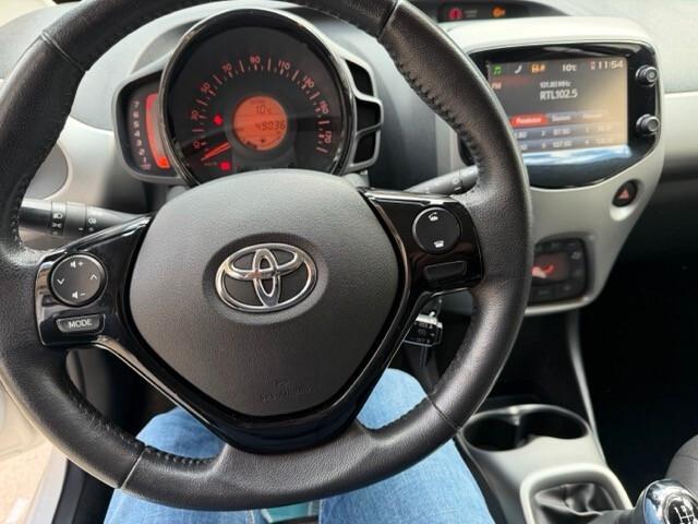 Toyota Aygo 1.0 VVT-i 69 CV 5 porte x-business MMT