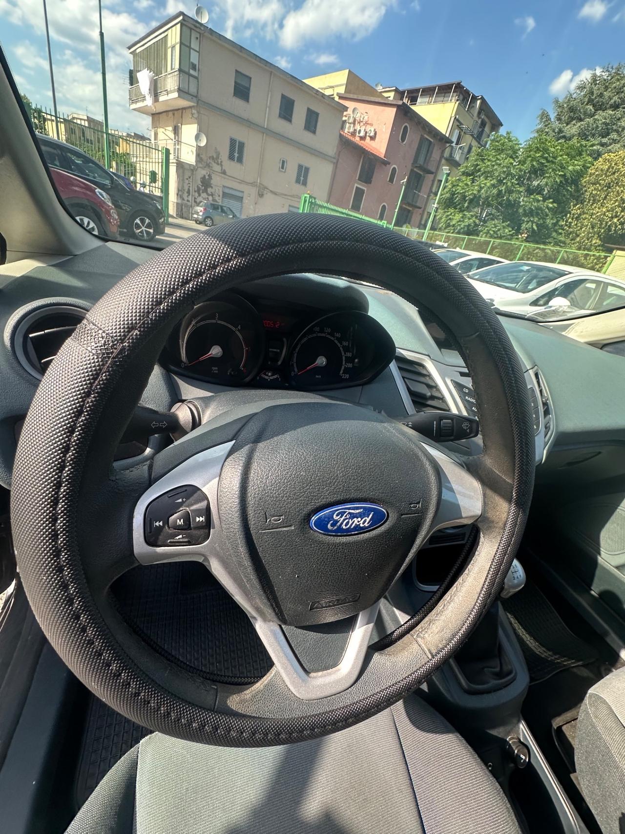 Ford Fiesta 1.4 TDCi 68CV 5 porte Titanium