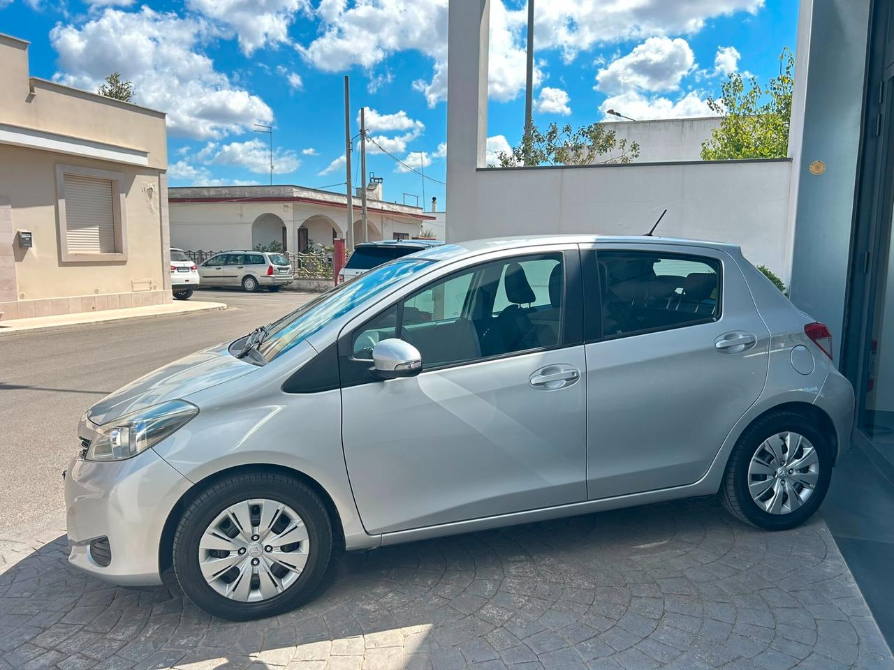 Toyota Yaris 1.0 51 Kw 5P LOUNGE RET. - 2012