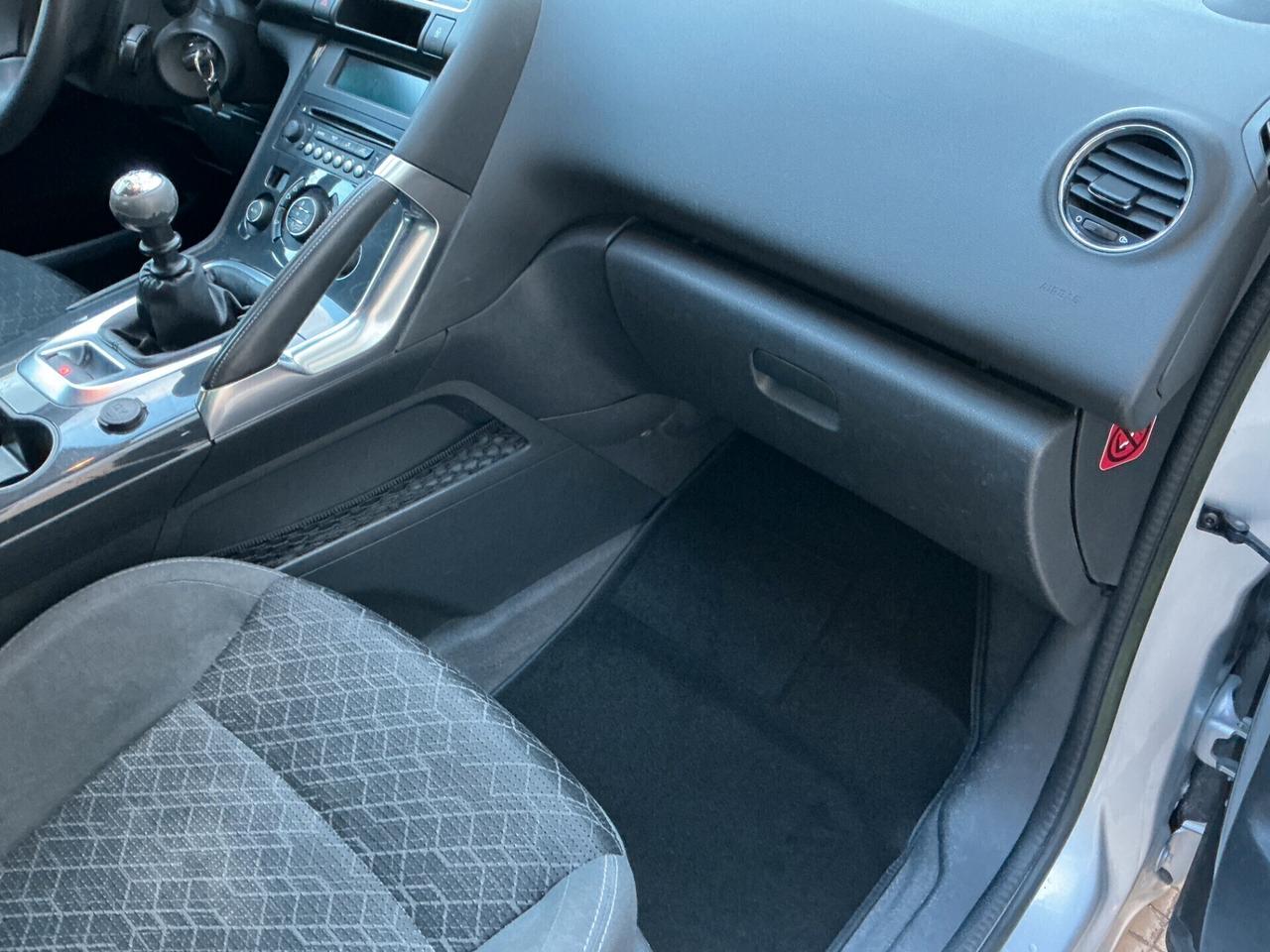 Peugeot 3008 1.6 HDi 115CV Allure