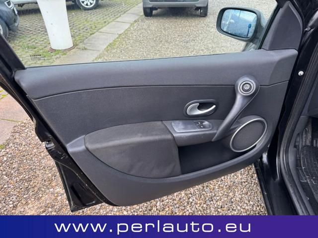 RENAULT Clio 1.2 16V 5 porte