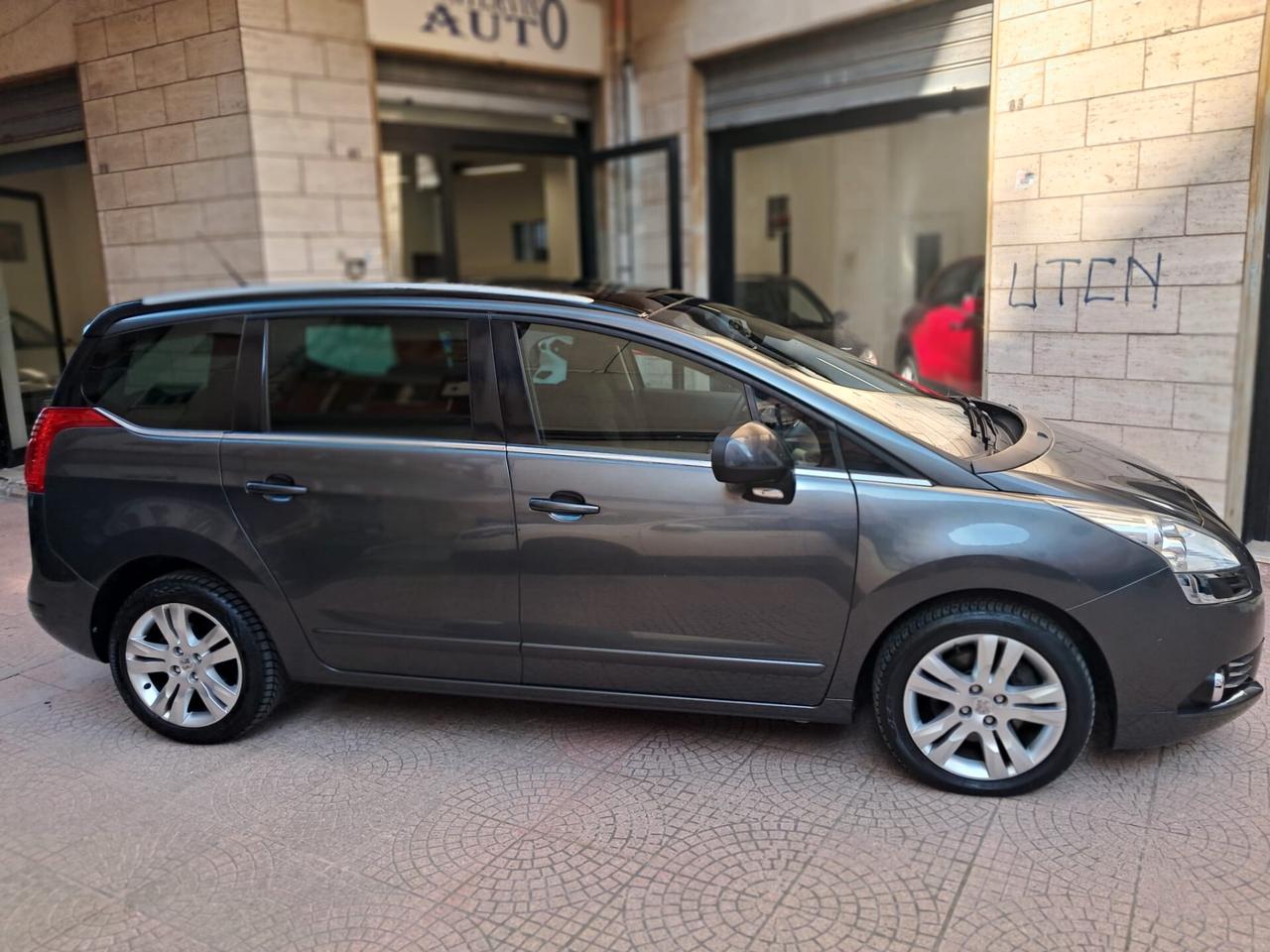 PEUGEOT 5008 2.0 HDi 150CV Féline-TETTO+NAVY-Euro5290