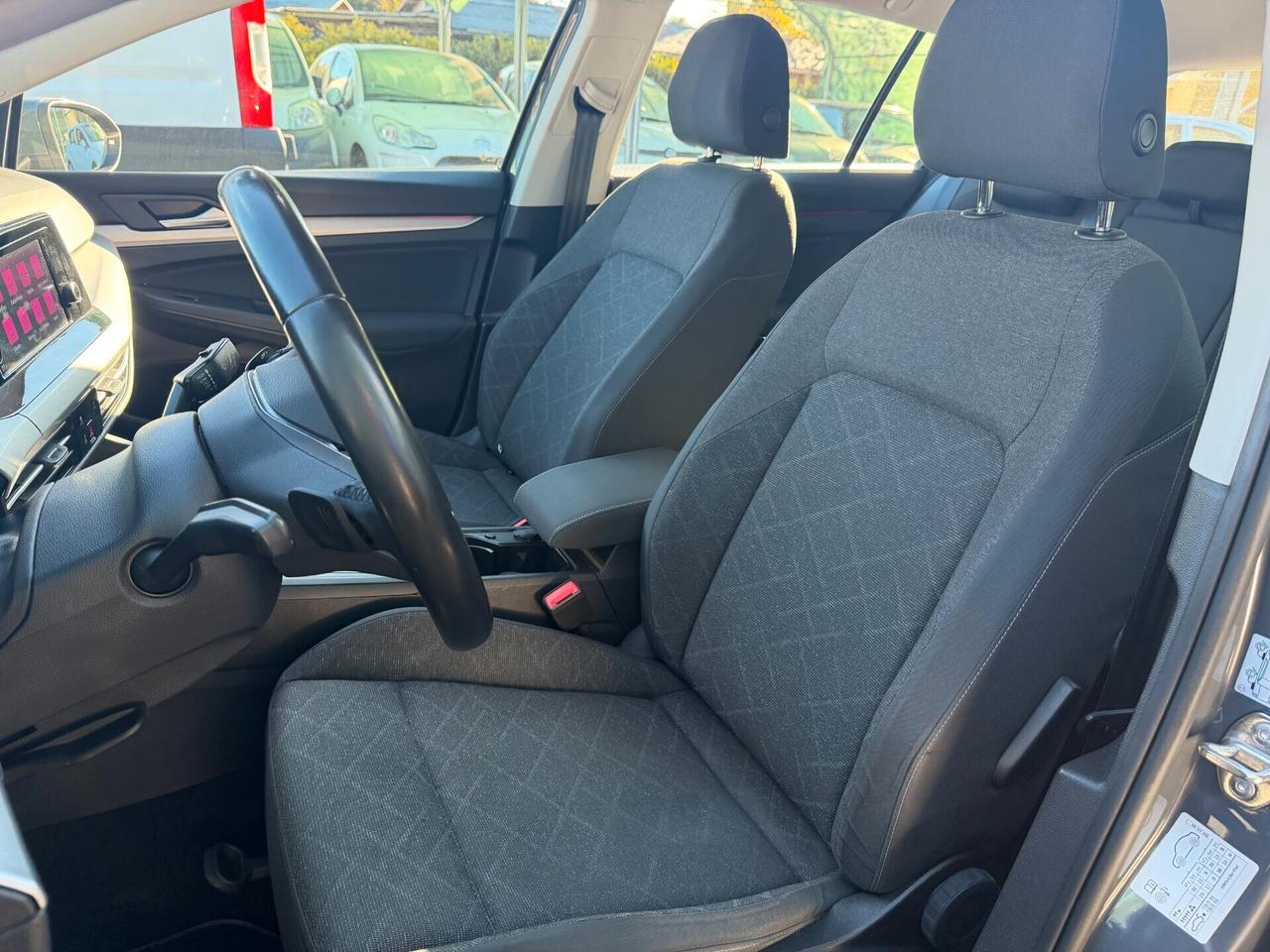 Volkswagen Golf 1.0 eTSI EVO DSG Life