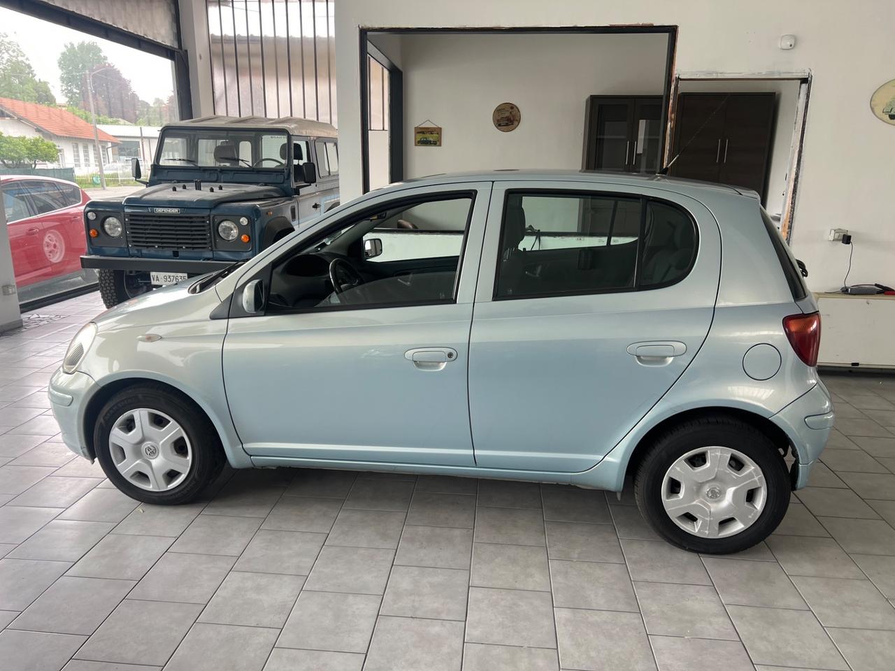 Toyota Yaris 1.0i 16V cat 5 porte Sol