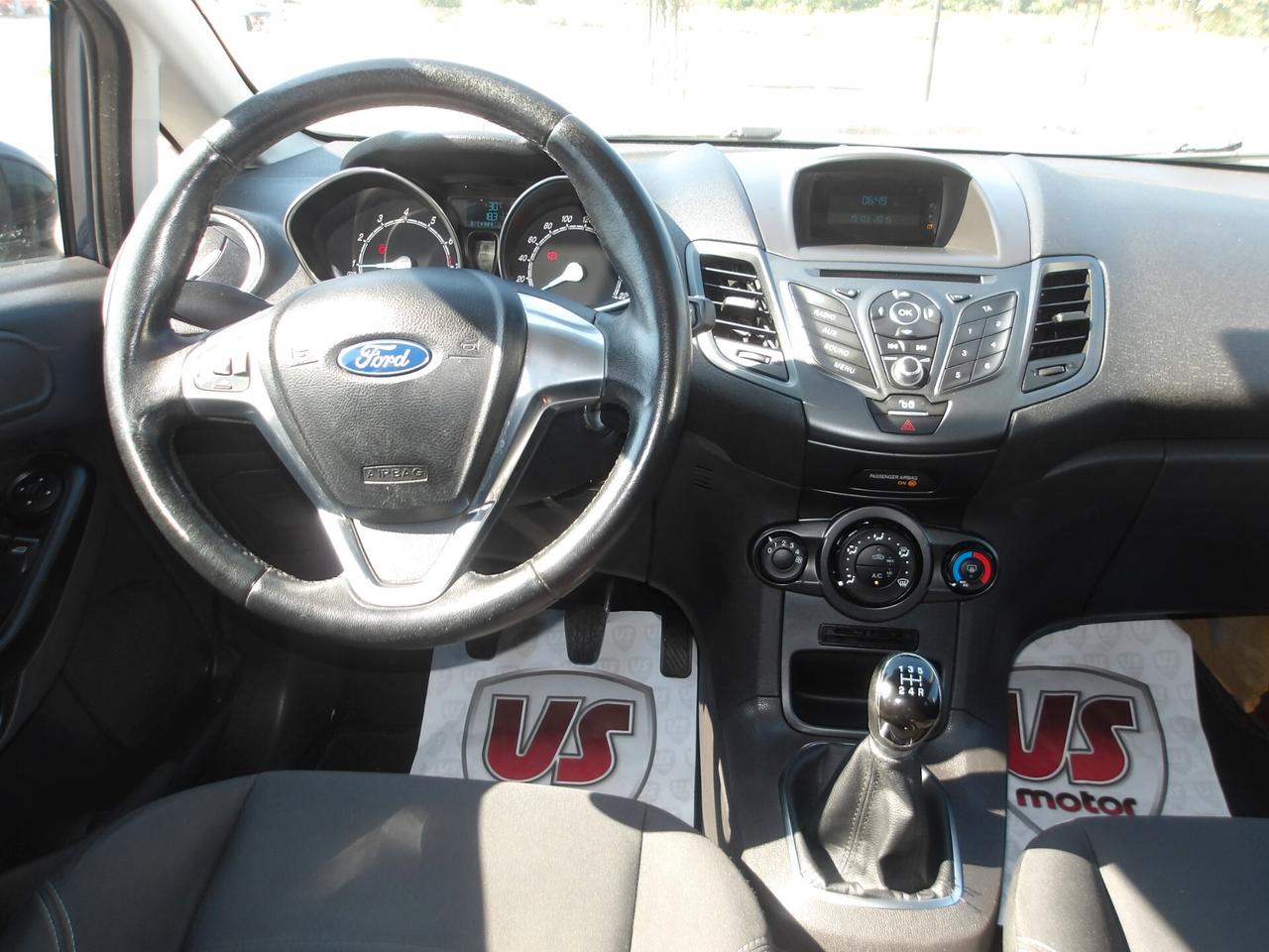 FORD FIESTA 1.2 BENZ-GARANZIA FULL-2015