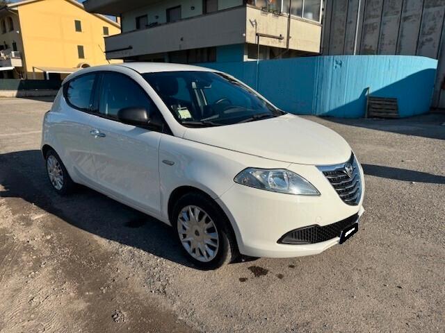 Lancia Ypsilon 1.2 benzina ok neopatentati