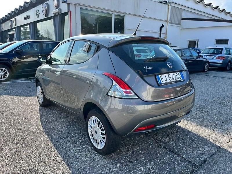 Lancia Ypsilon 0.9 TwinAir 85 CV 5 porte Metano Ecochic Silver