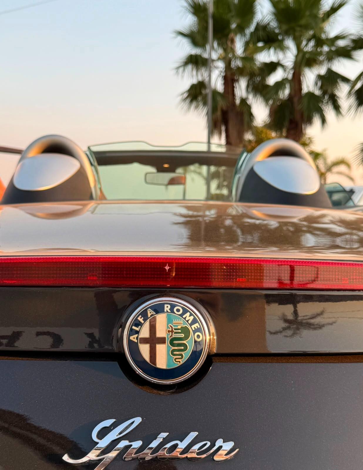 Alfa Romeo Spider 1750 TBi