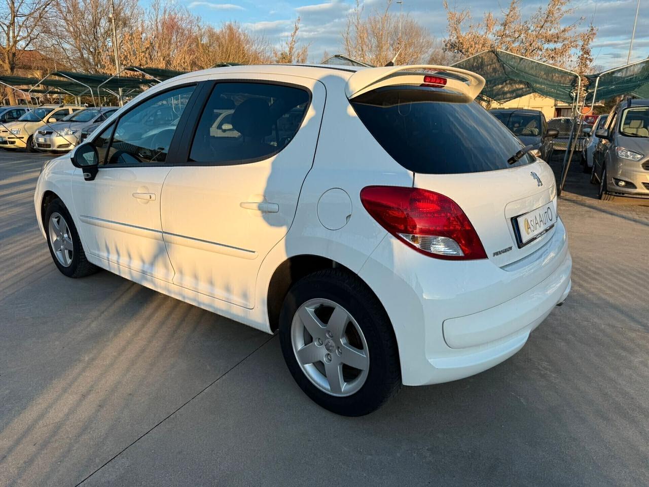 Peugeot 207 1.4 benz 74.900 KM