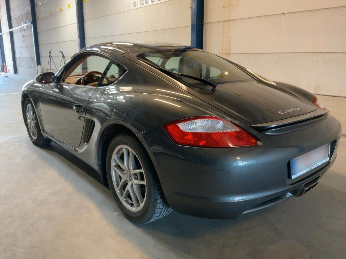 Porsche Cayman 2.7
