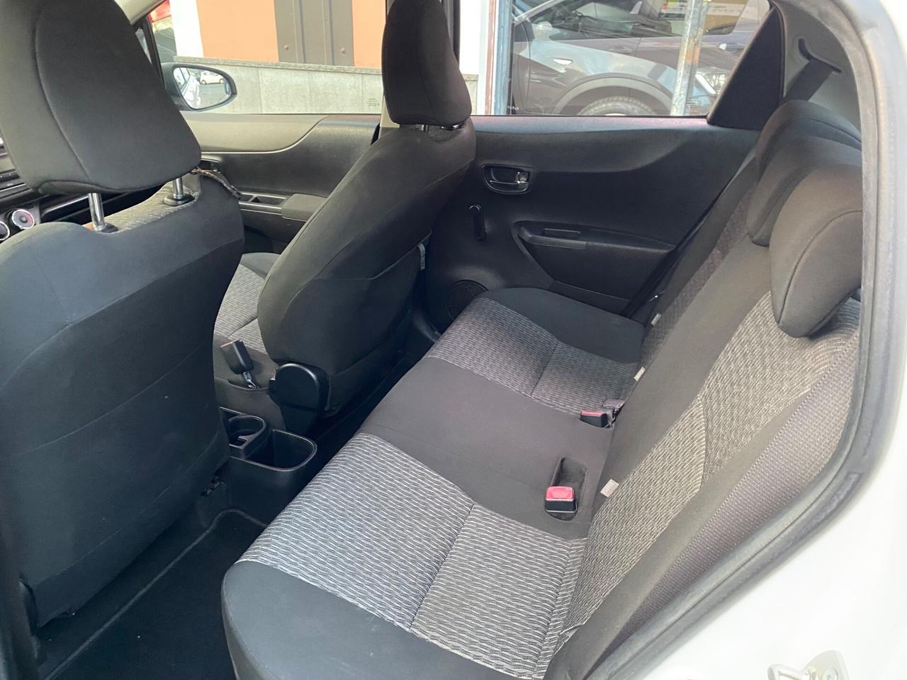 Toyota Yaris 1.0 5 porte Lounge 2013