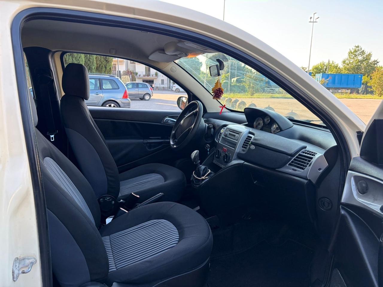 Utilitaria 1.2 neopatentati