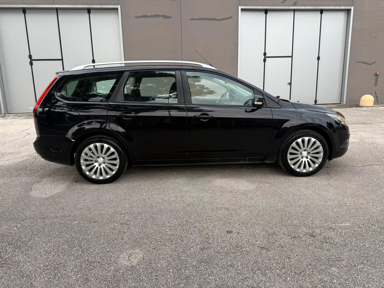 FORD FOCUS 1.6 TITANIUM 2010 12 MESI DI GARANZIA