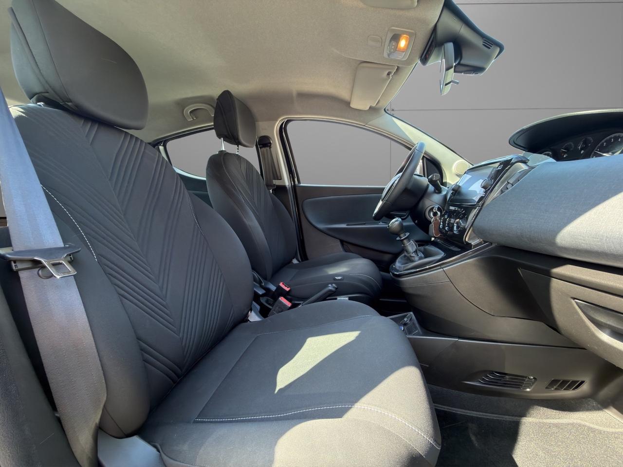 Lancia Ypsilon 1.0 Firefly Hybrid Gold