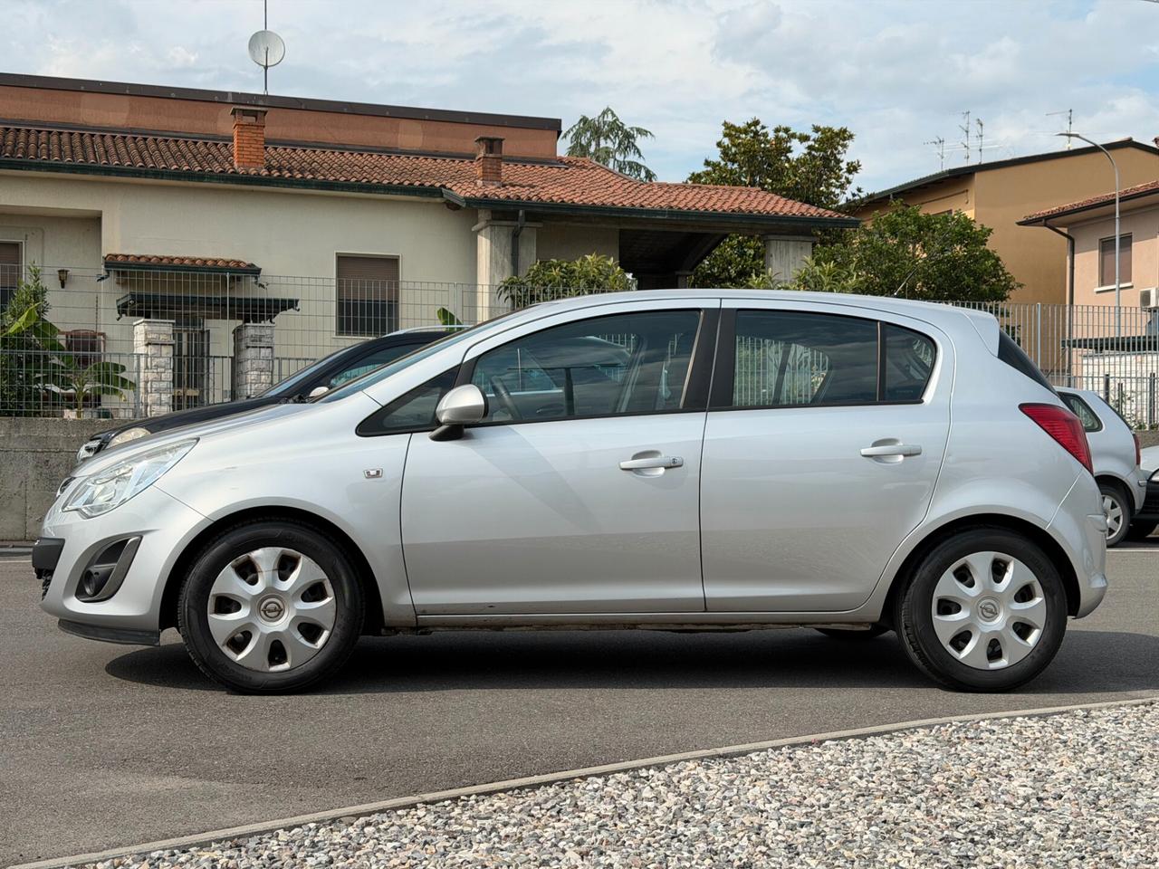 Opel Corsa 1.2 5 porte Cosmo
