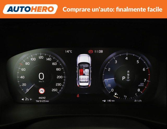 VOLVO XC40 T2 Momentum Pro