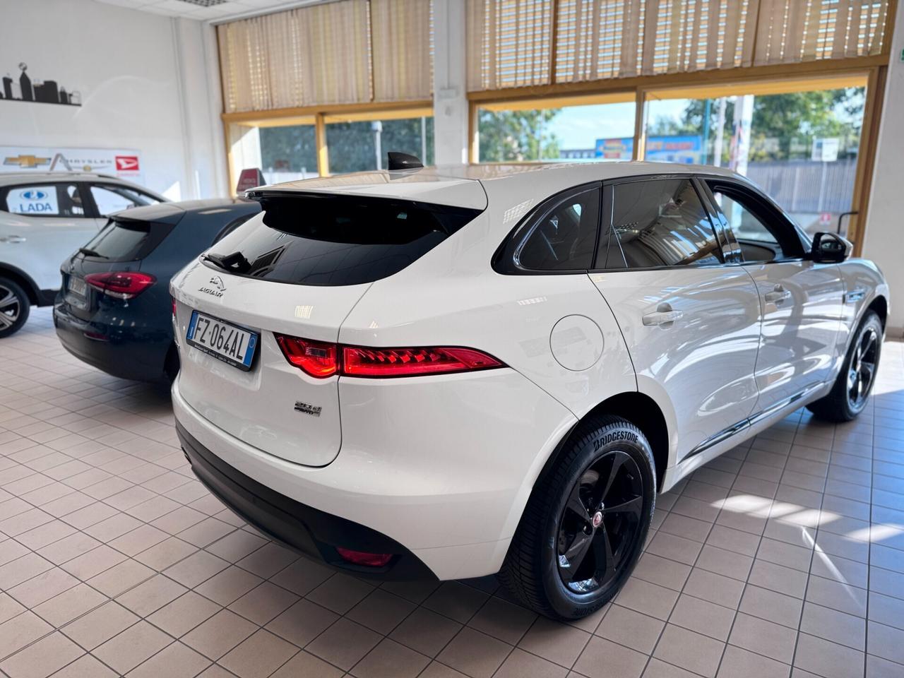 Jaguar F-Pace 2.0 D 180 CV AWD aut. R-Sport