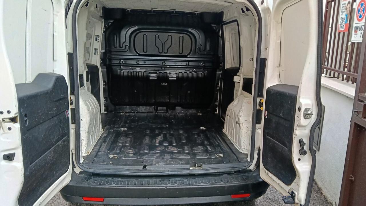 FIAT DOBLO' 1.6 MTJ-AUTOCARRO-3 POSTI