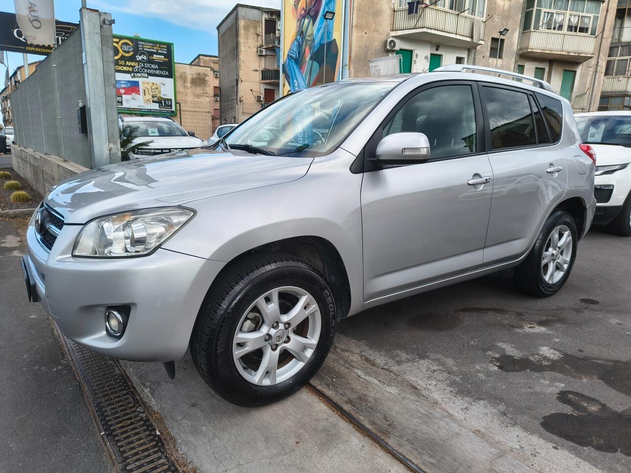 TOYOTA RAV4 2.2 DIESEL MODELLO LUXURY ANNO 2009
