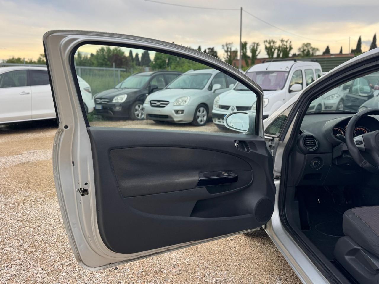 Opel Corsa 1.2 3 porte Sport Neopatentati