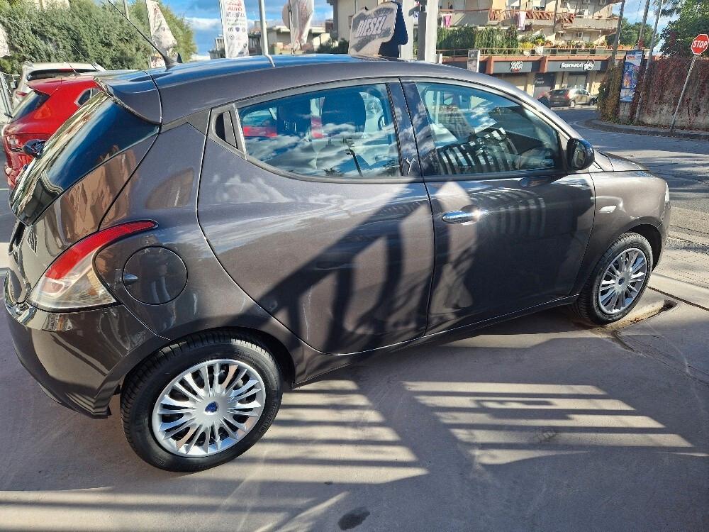 Lancia Ypsilon 1.3 MJT 16V 95 CV 5 porte