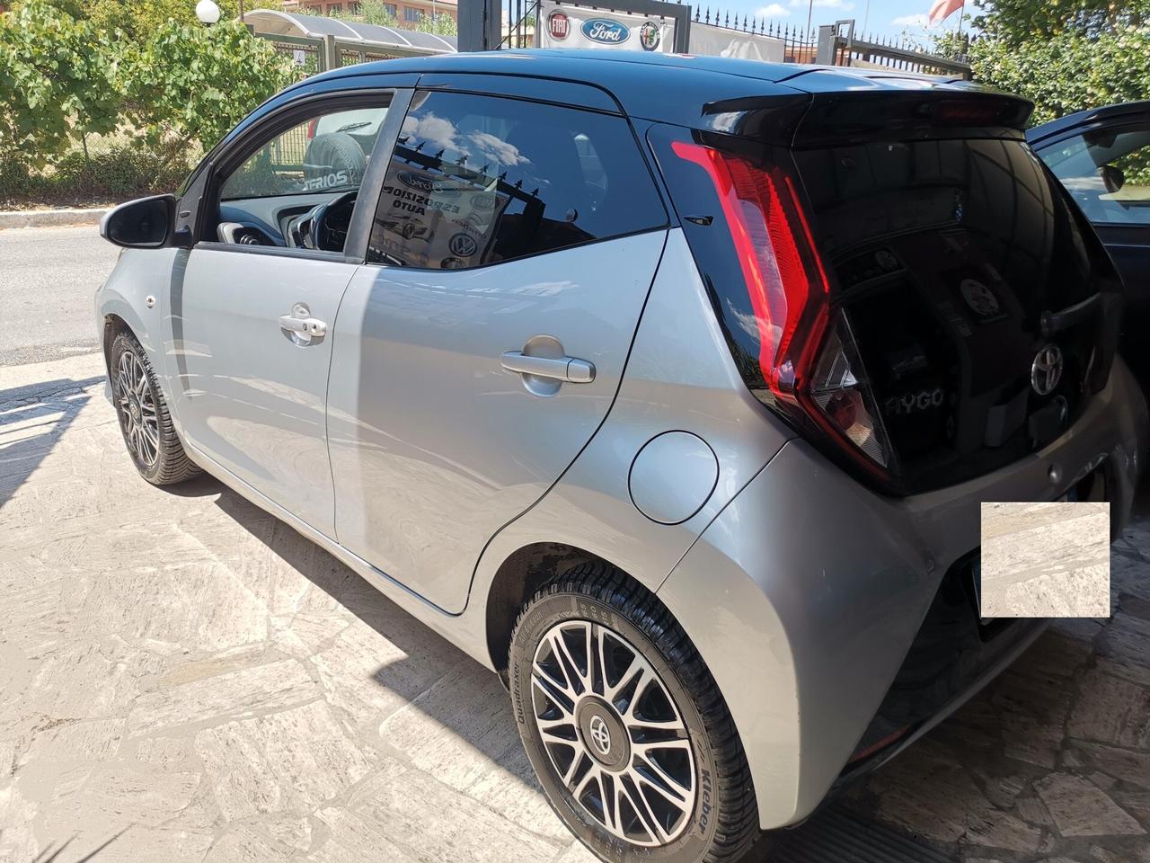 Toyota Aygo 1.0 VVT-i 72 CV 5 porte x-clusiv