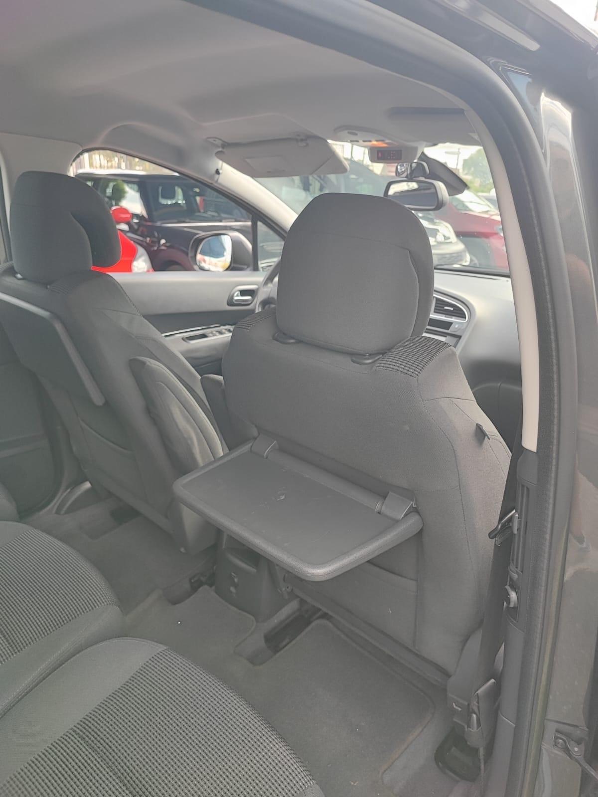 Peugeot 5008 1.6 HDi 115CV Allure