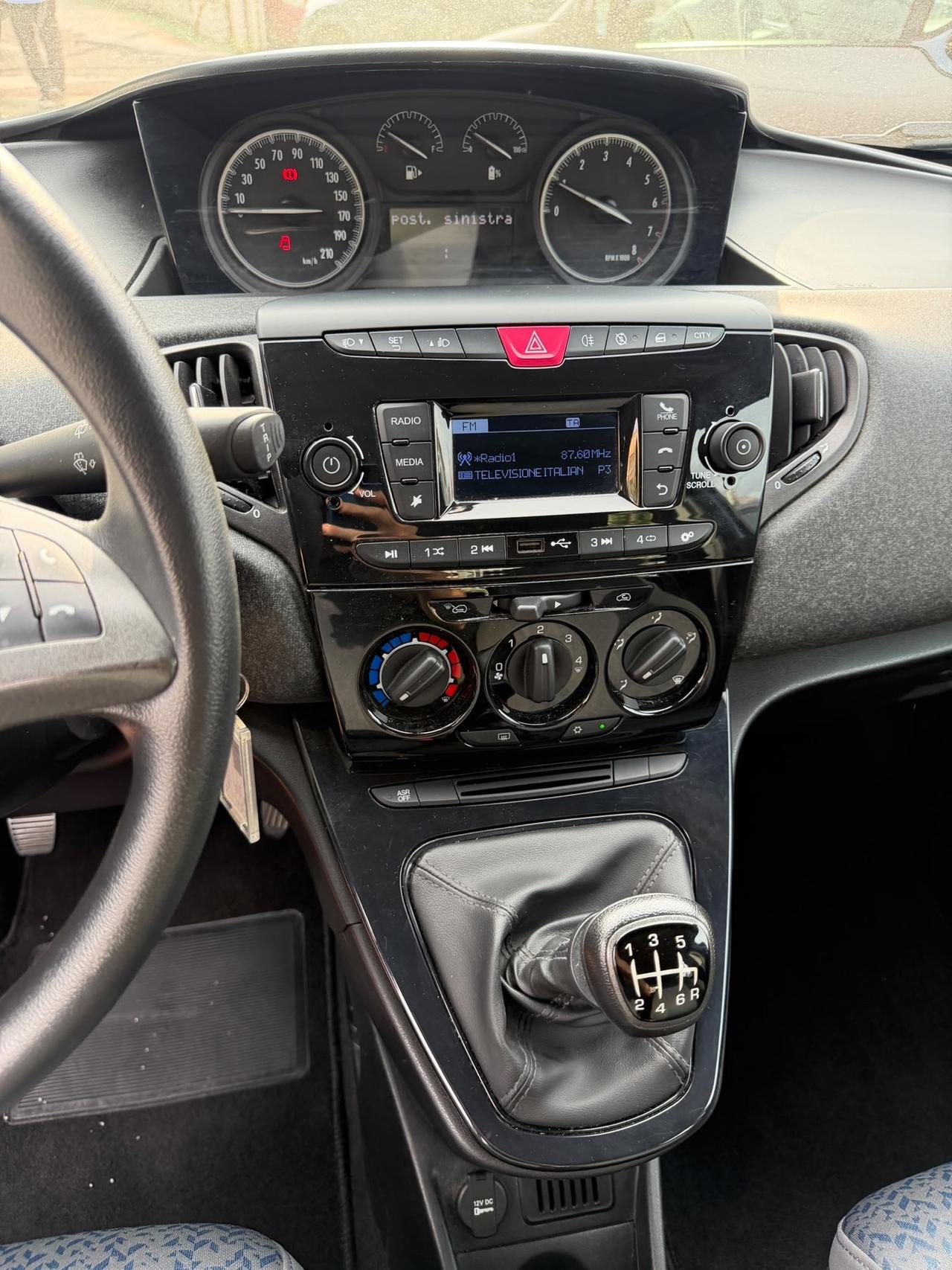 Lancia Ypsilon 1.0 hybrid