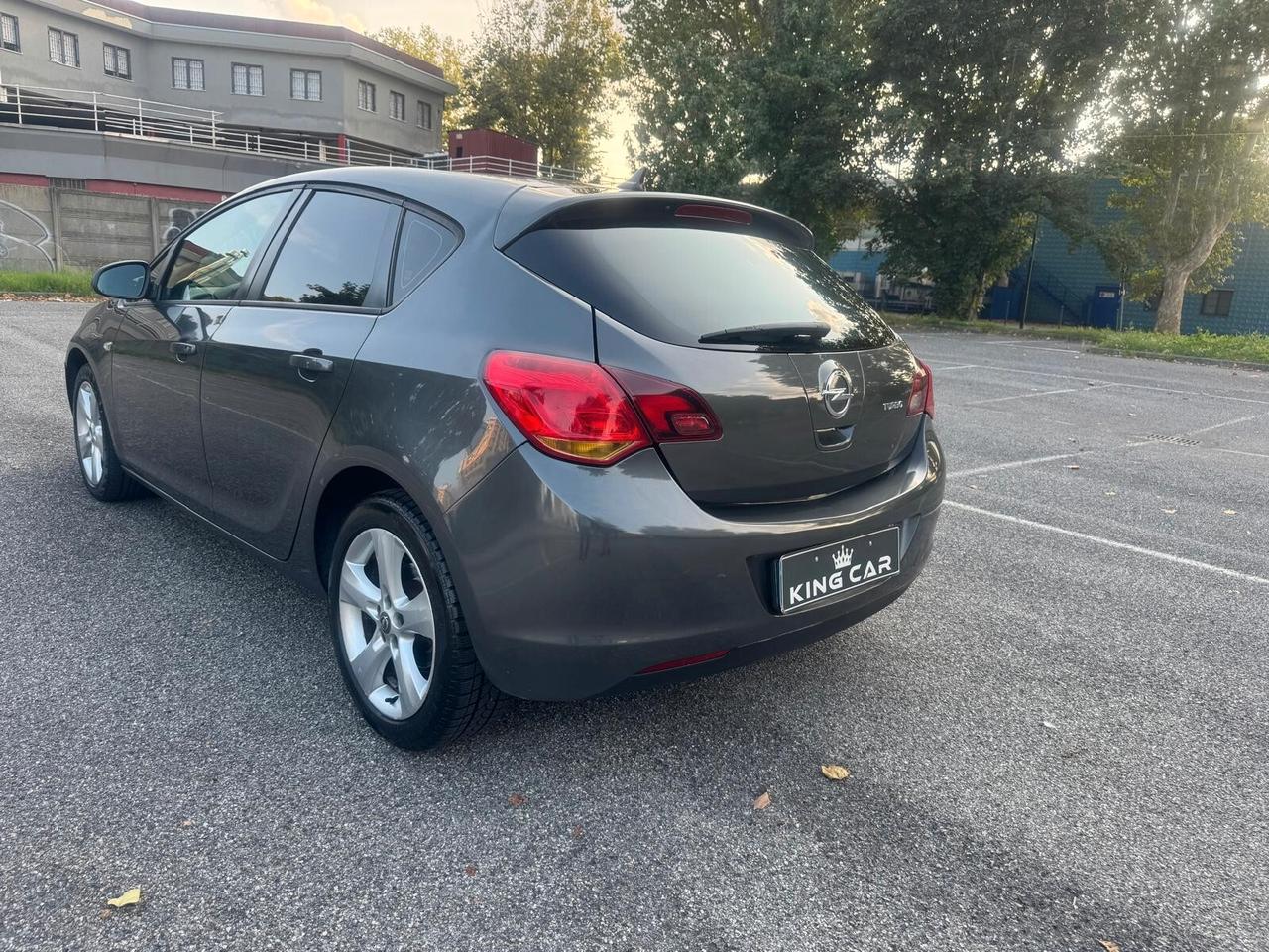Opel Astra 1.4 100CV 5 porte Cosmo