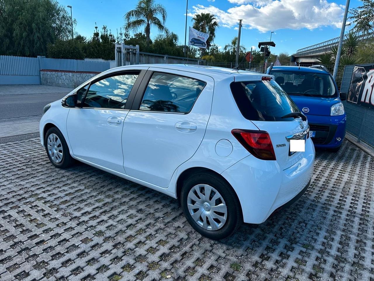Toyota Yaris 1.3 5 porte Lounge-03/2015