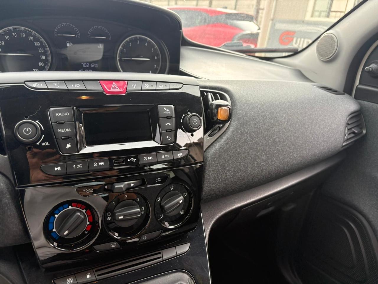 Lancia Ypsilon 1.2 69 CV 5 porte GPL Alberta Ferretti