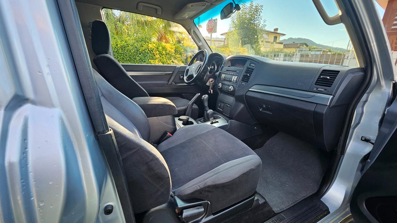 Mitsubishi Pajero 3.2 DI-D 16V 3p. Invite
