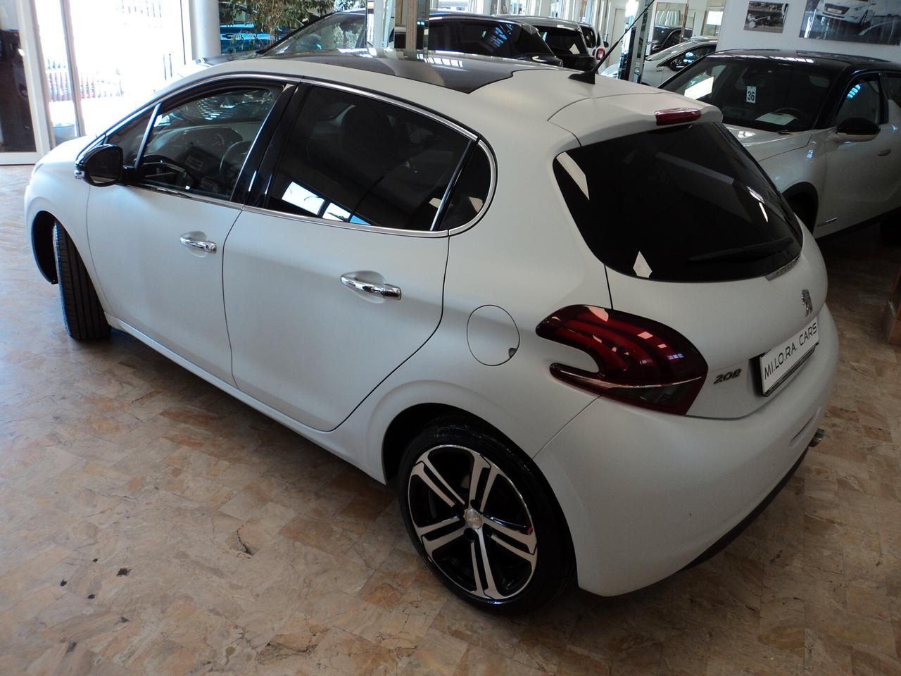Peugeot 208 BlueHDi 100 5p. GT Line ICE White