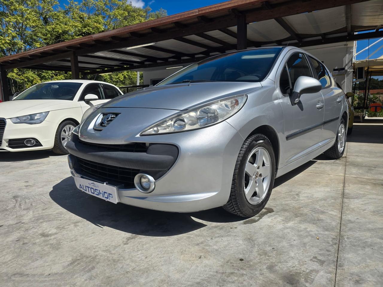 Peugeot 207 1.4 8V 75CV 5p. ONE Line