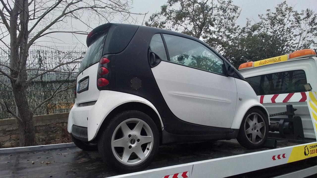 Smart Fortwo 600 con motore danneggiato