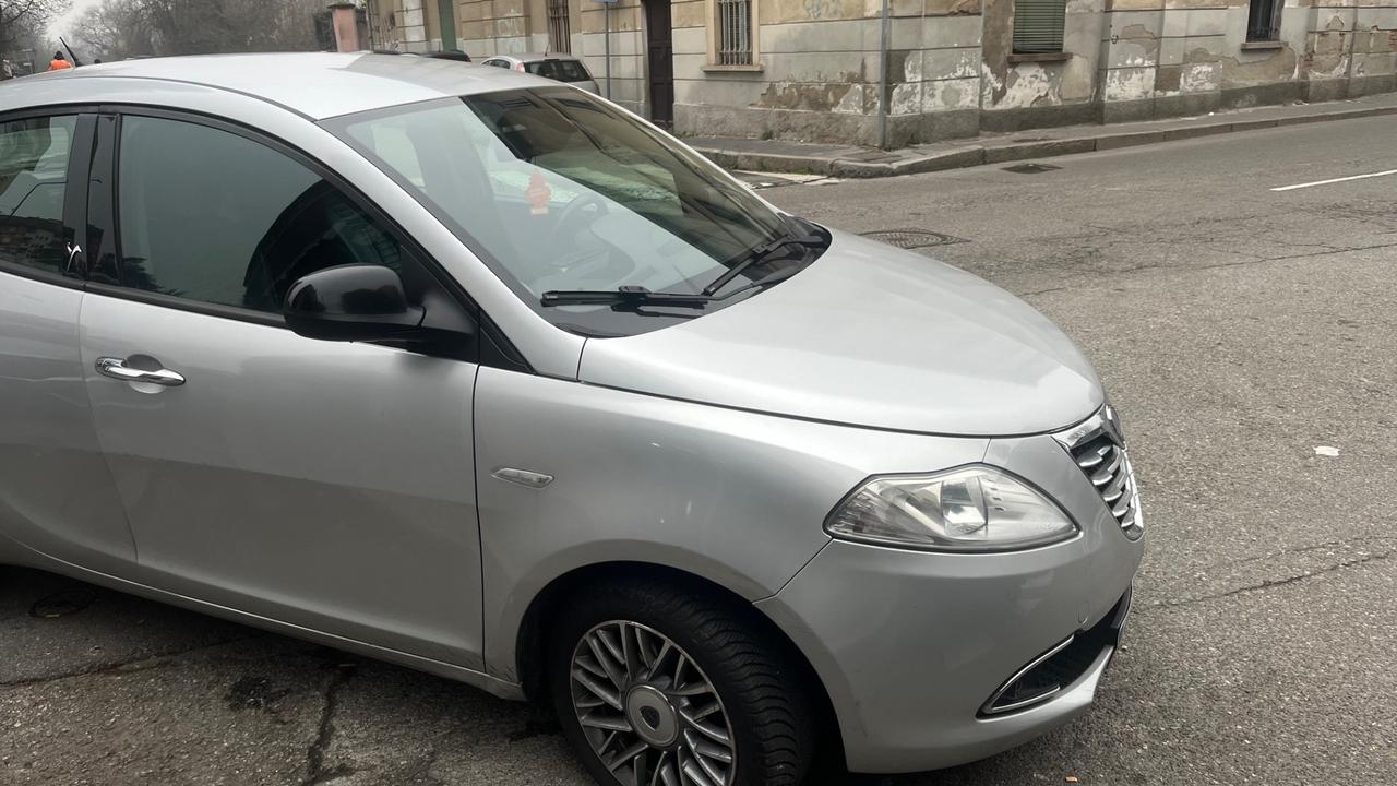 Lancia Ypsilon 1.2 69 CV 5 porte S&S Silver