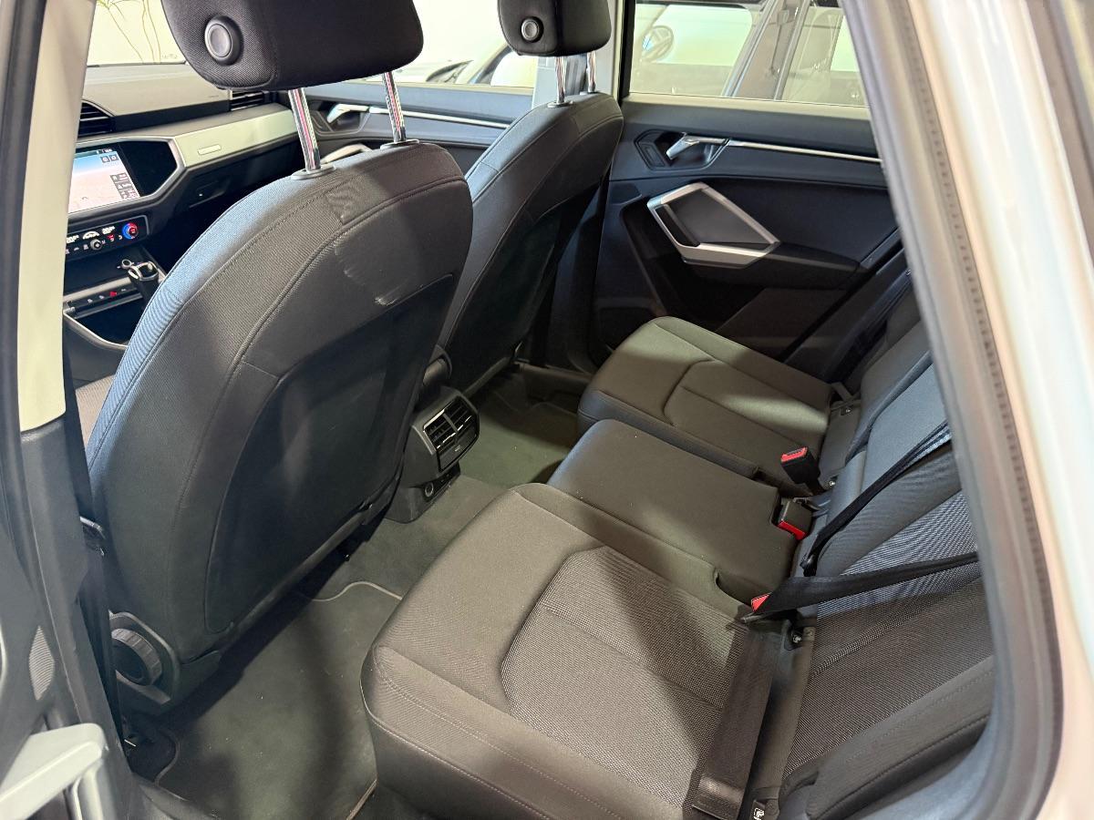 AUDI - Q3 - 35 TDI S tronic Business Advanced