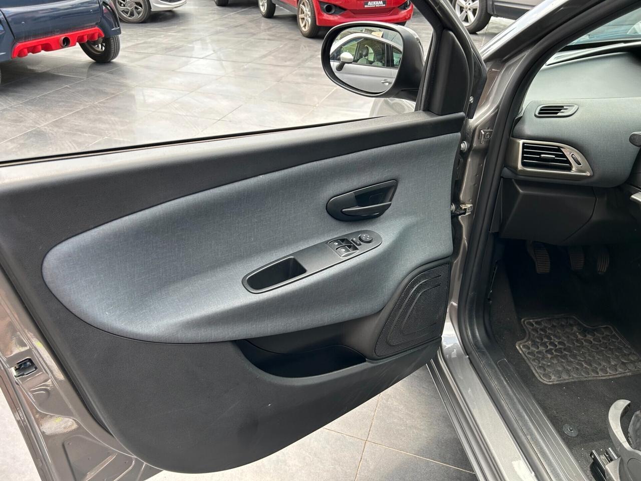 Lancia Ypsilon 1.0 FireFly 5 porte S&S Hybrid Gold
