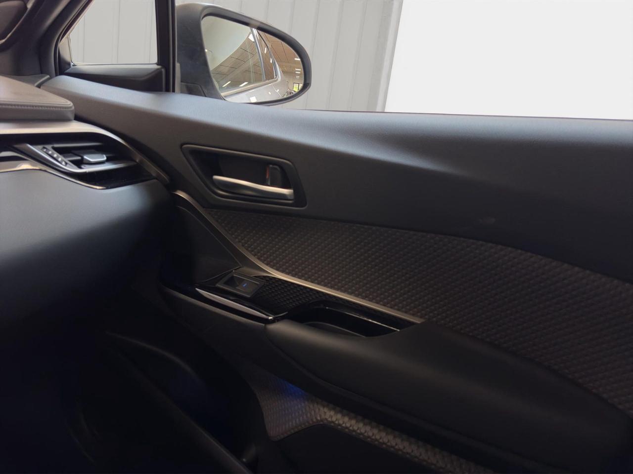 Toyota C-HR 1.8h Lounge e-cvt