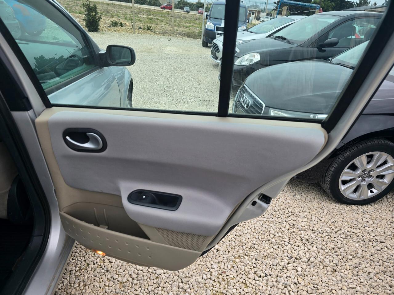 Renault Megane megan