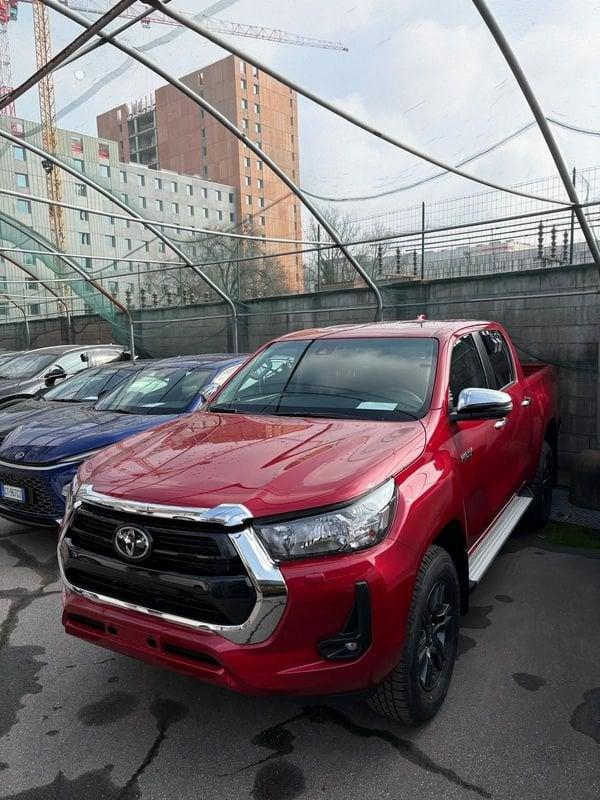 Toyota Hilux 2.4 D-4D A/T 4WD 4 porte Double Cab Lounge